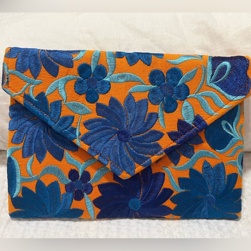 New! Beautiful embroidery clutch.